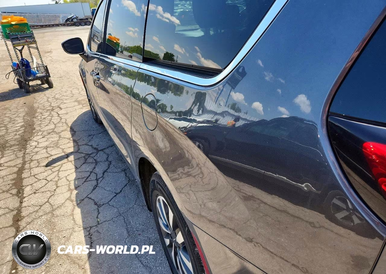 2021 Chrysler Pacifica Hybrid Touring L VIN:2C4RC1L73MR585861 - 13