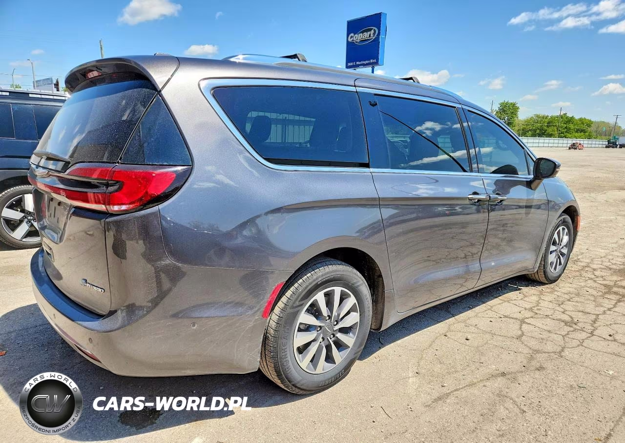 2021 Chrysler Pacifica Hybrid Touring L VIN:2C4RC1L73MR585861 - 3