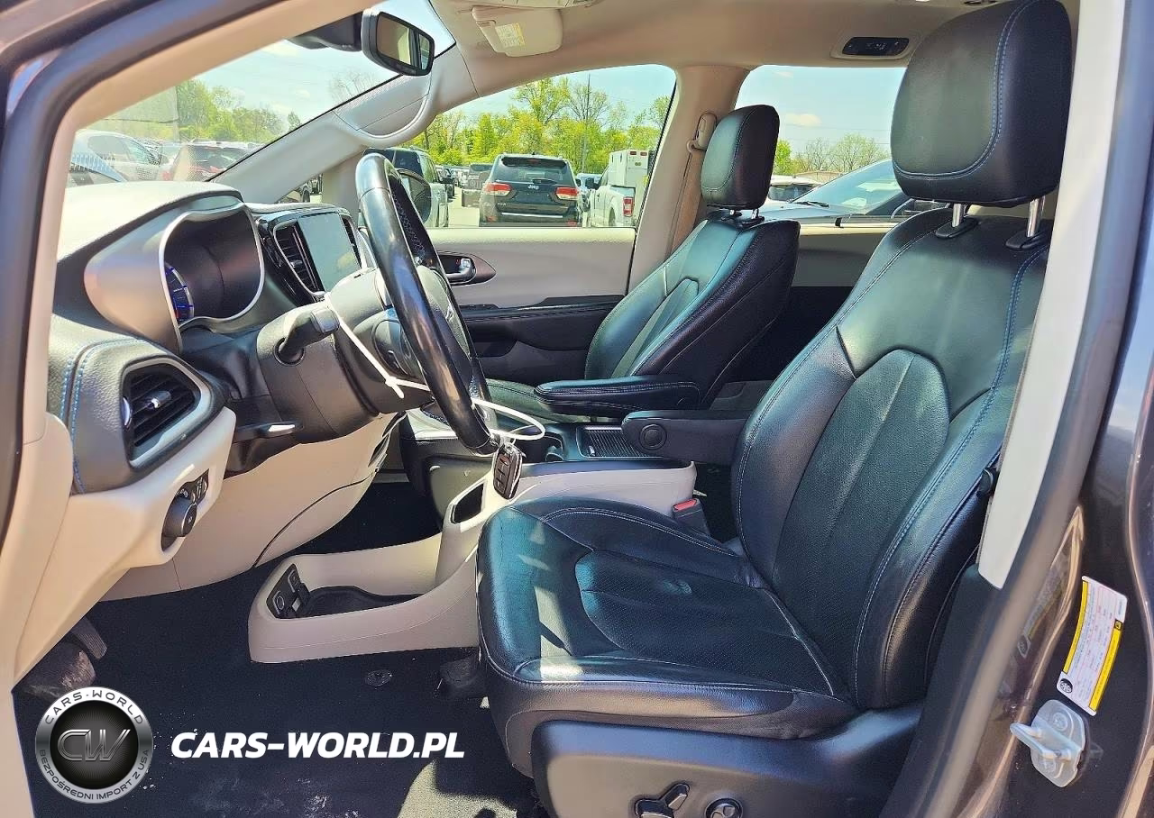 2021 Chrysler Pacifica Hybrid Touring L VIN:2C4RC1L73MR585861 - 7