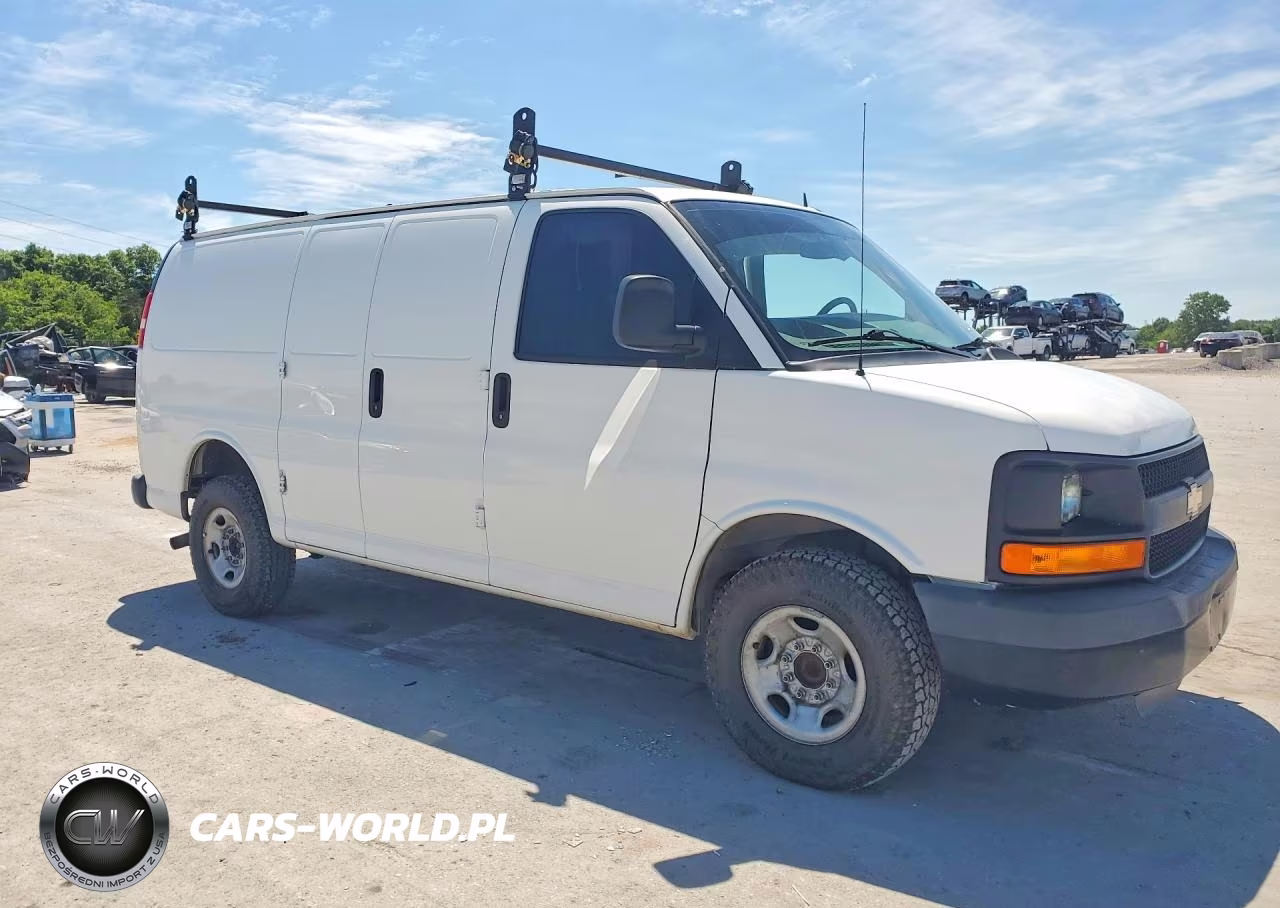 2015 Chevrolet Express 2500 Cargo Delivery Van VIN:1GCWGFFF3F1107082 - 4