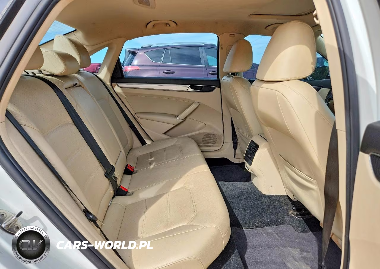 2019 Volkswagen Passat Wolfsburg VIN:1VWLA7A32KC012029 - 10