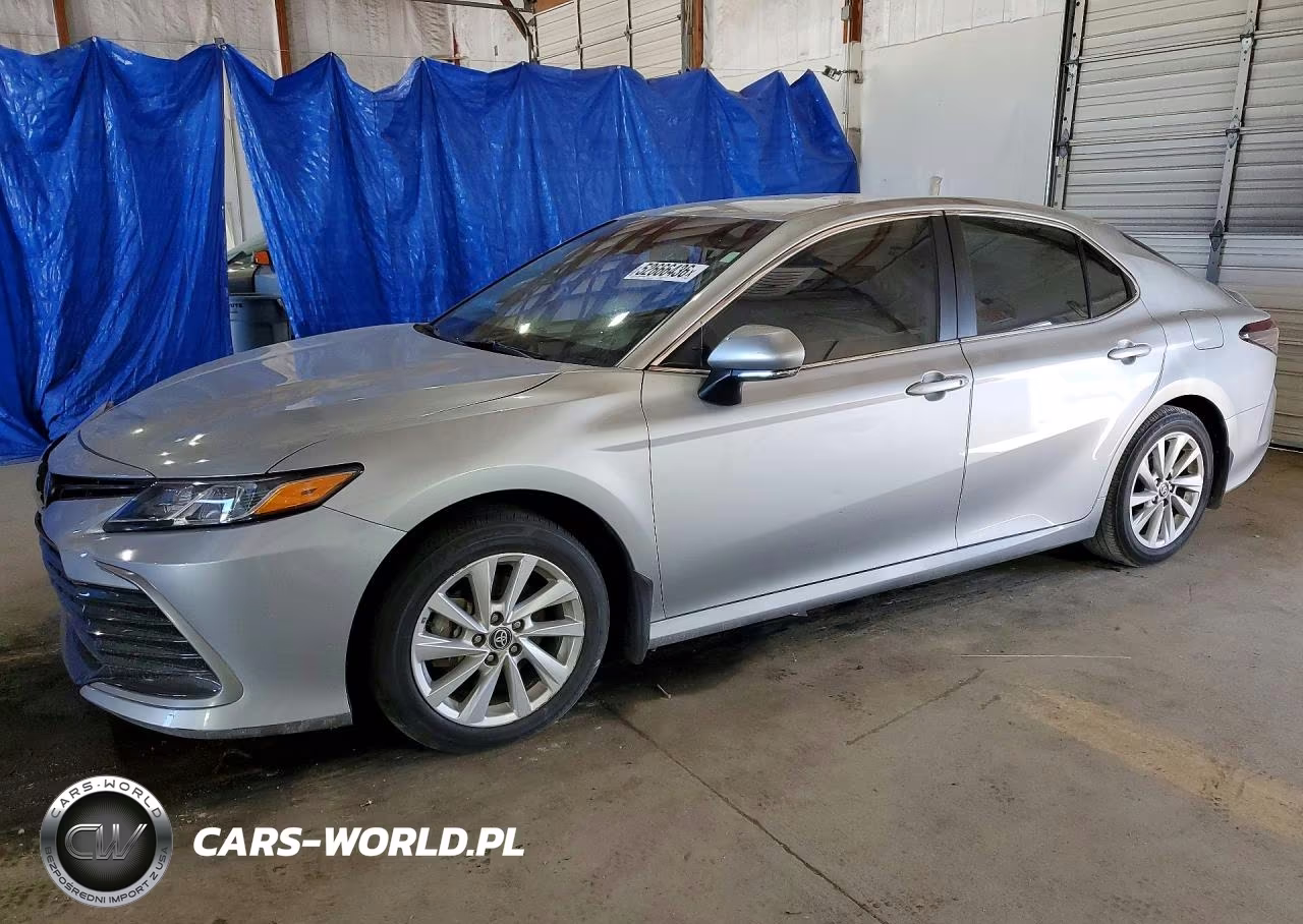 2024 Toyota Camry Le – zdjęcie 1 z 12