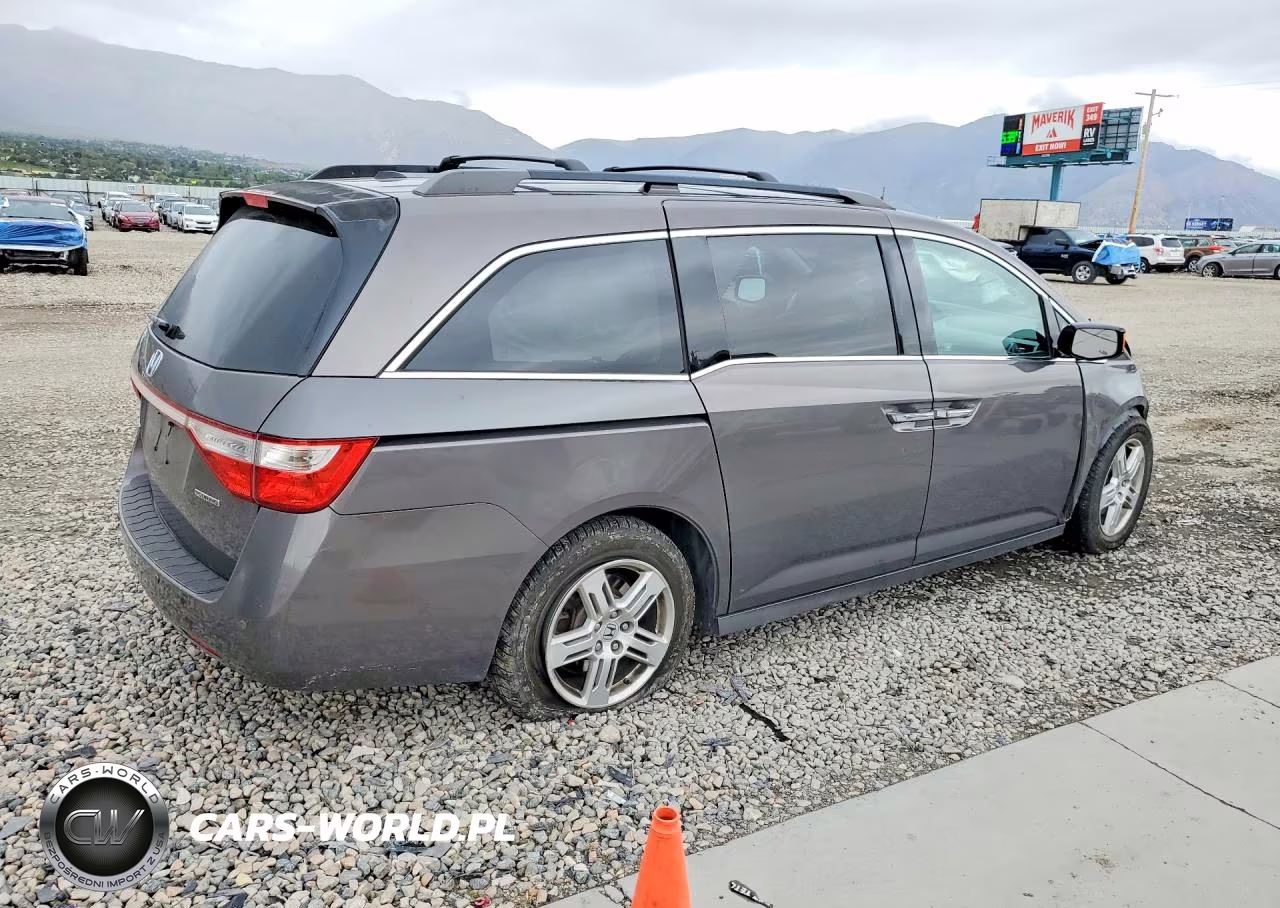 2011 Honda Odyssey Touring VIN:5FNRL5H98BB034500 - 3