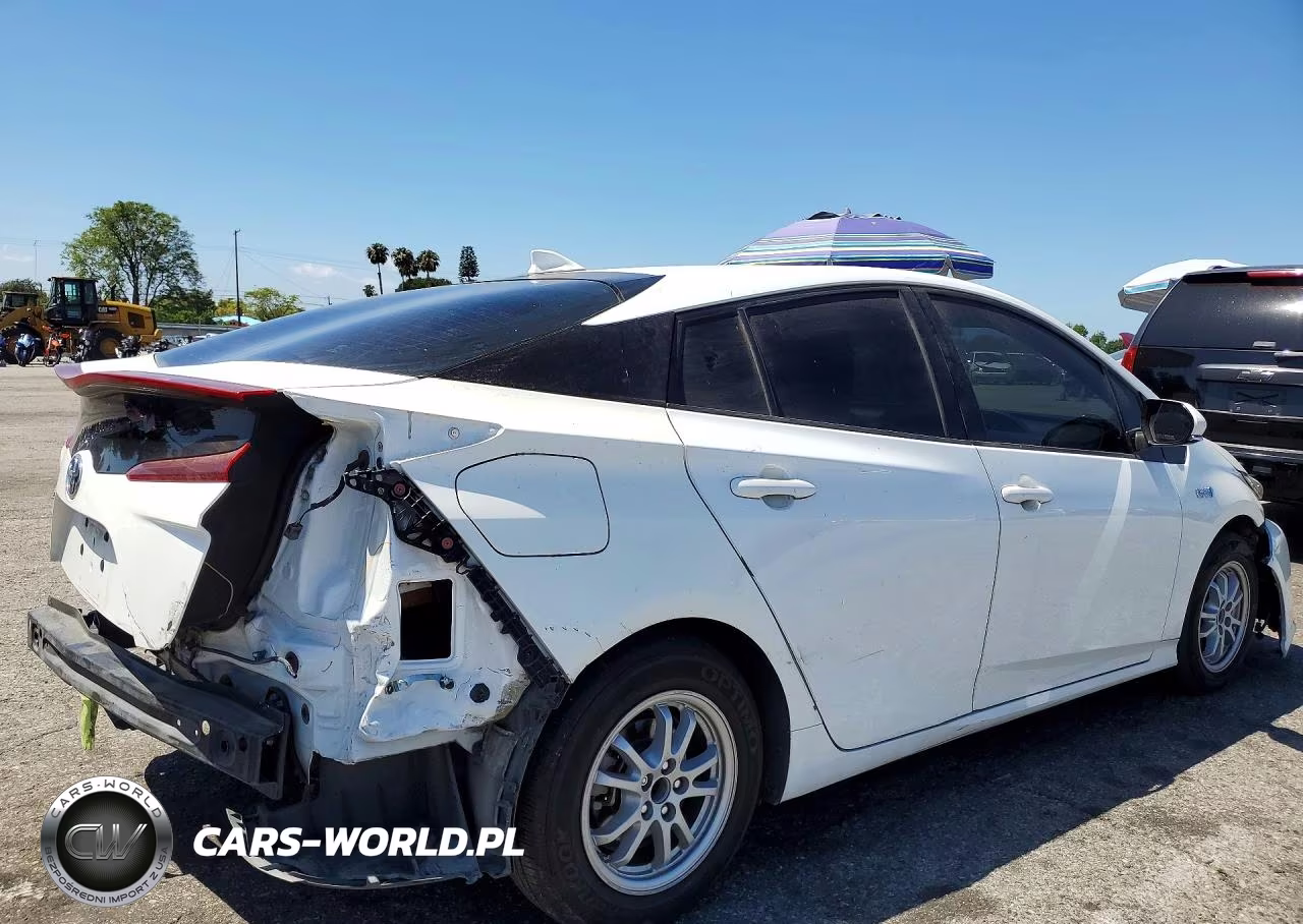 2018 Toyota Prius Prime Premium VIN:JTDKARFP4J3068641 - 3