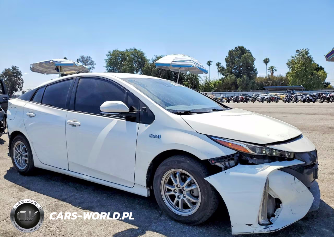 2018 Toyota Prius Prime Premium VIN:JTDKARFP4J3068641 - 4