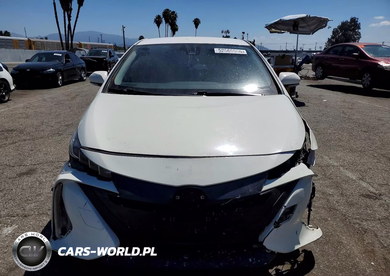 2018 Toyota Prius Prime Premium VIN:JTDKARFP4J3068641 - 5