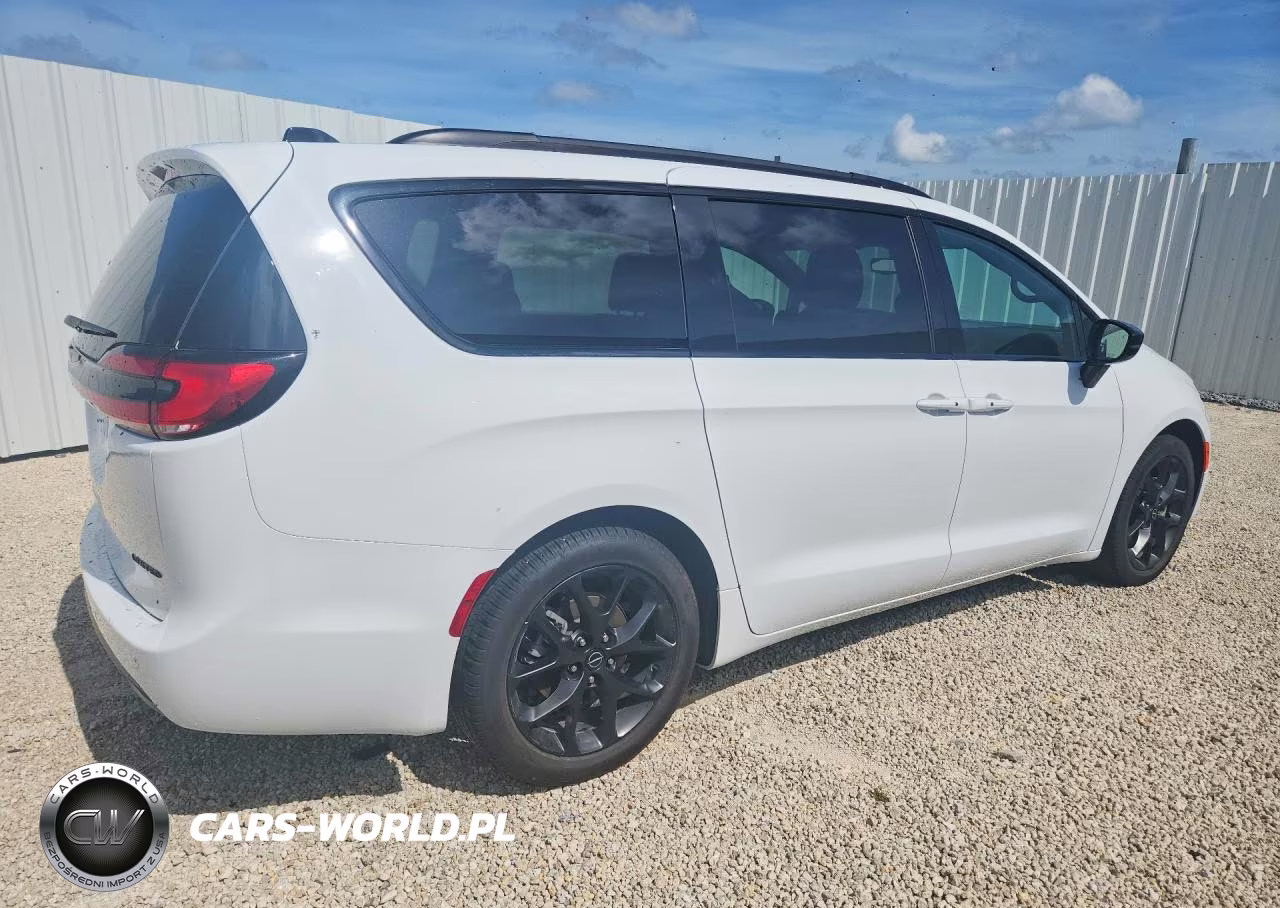 2026 Chrysler Pacifica Limited VIN:2C4RC1GG5TR161767 - 3