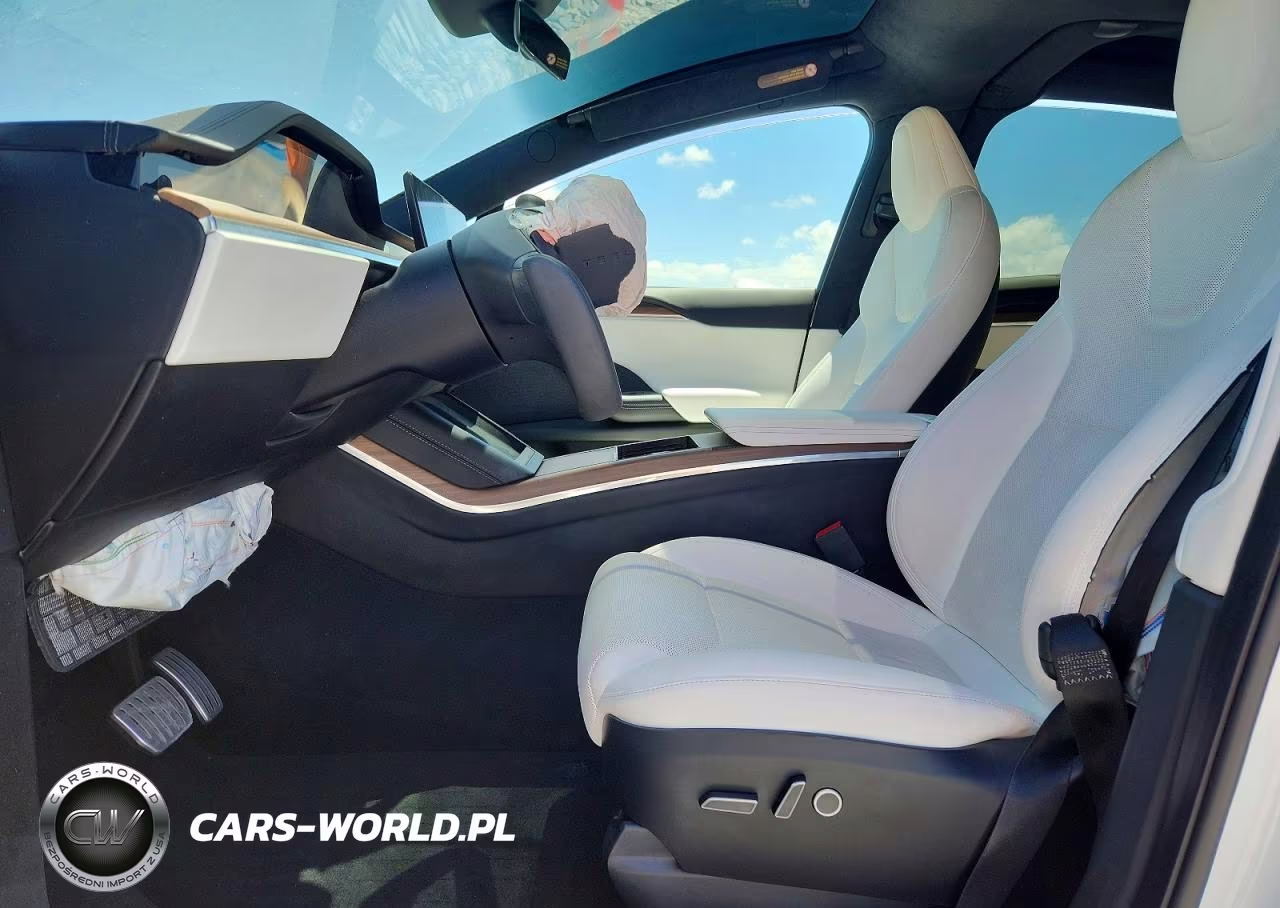 2023 Tesla Model X VIN:7SAXCBE57PF404238 - 7