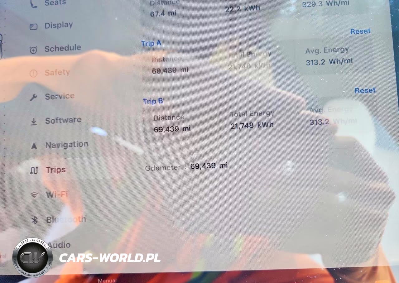 2023 Tesla Model X VIN:7SAXCBE57PF404238 - 9
