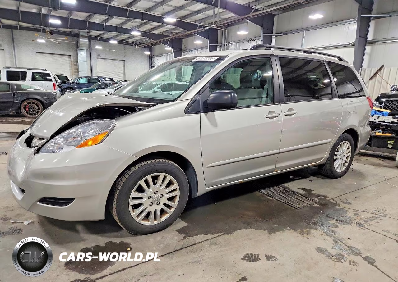 2010 Toyota Sienna Le 7-Passenger