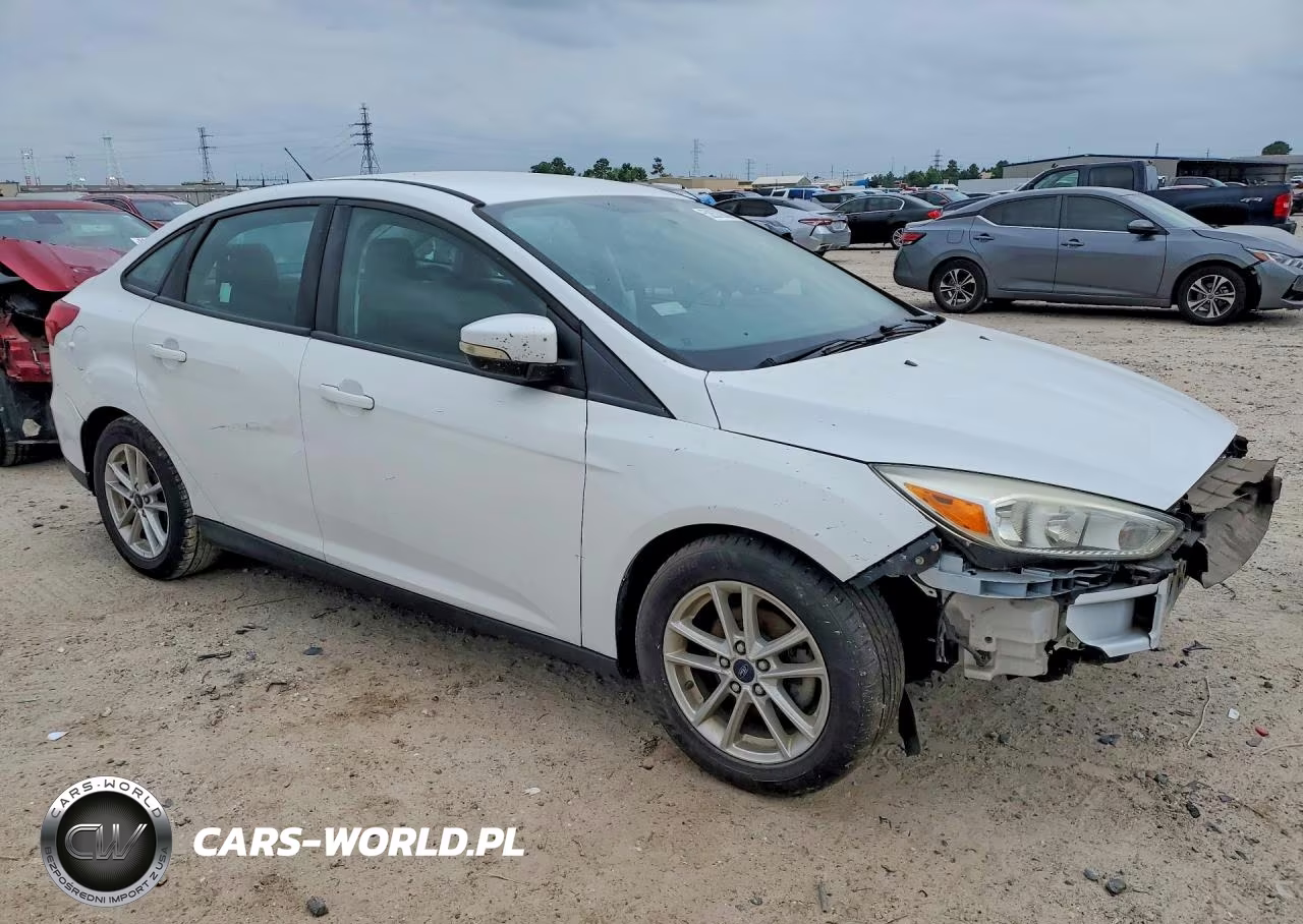 2016 Ford Focus Se VIN:1FADP3F22GL391545 - 4