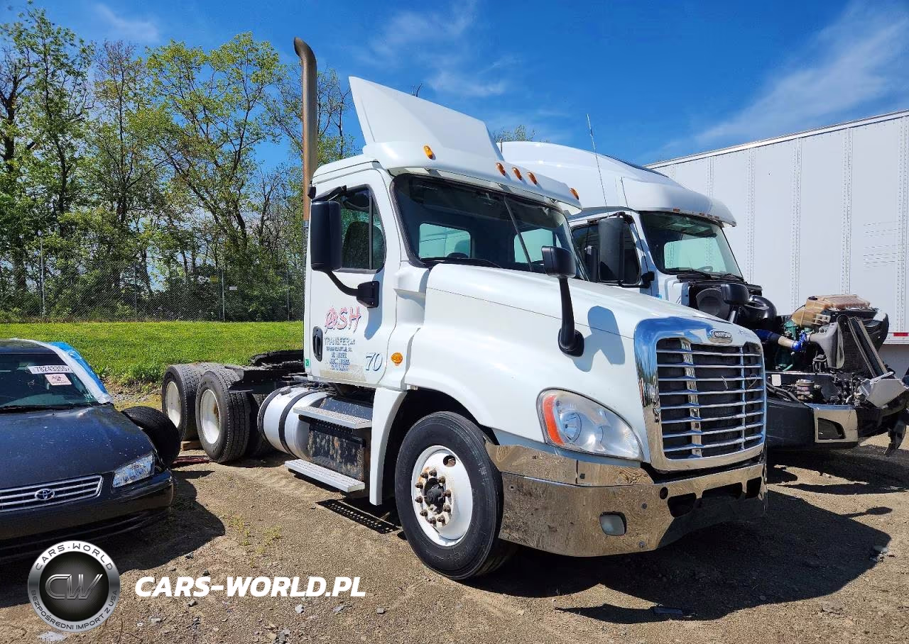 2015 Freightliner Cascadia Semi Truck