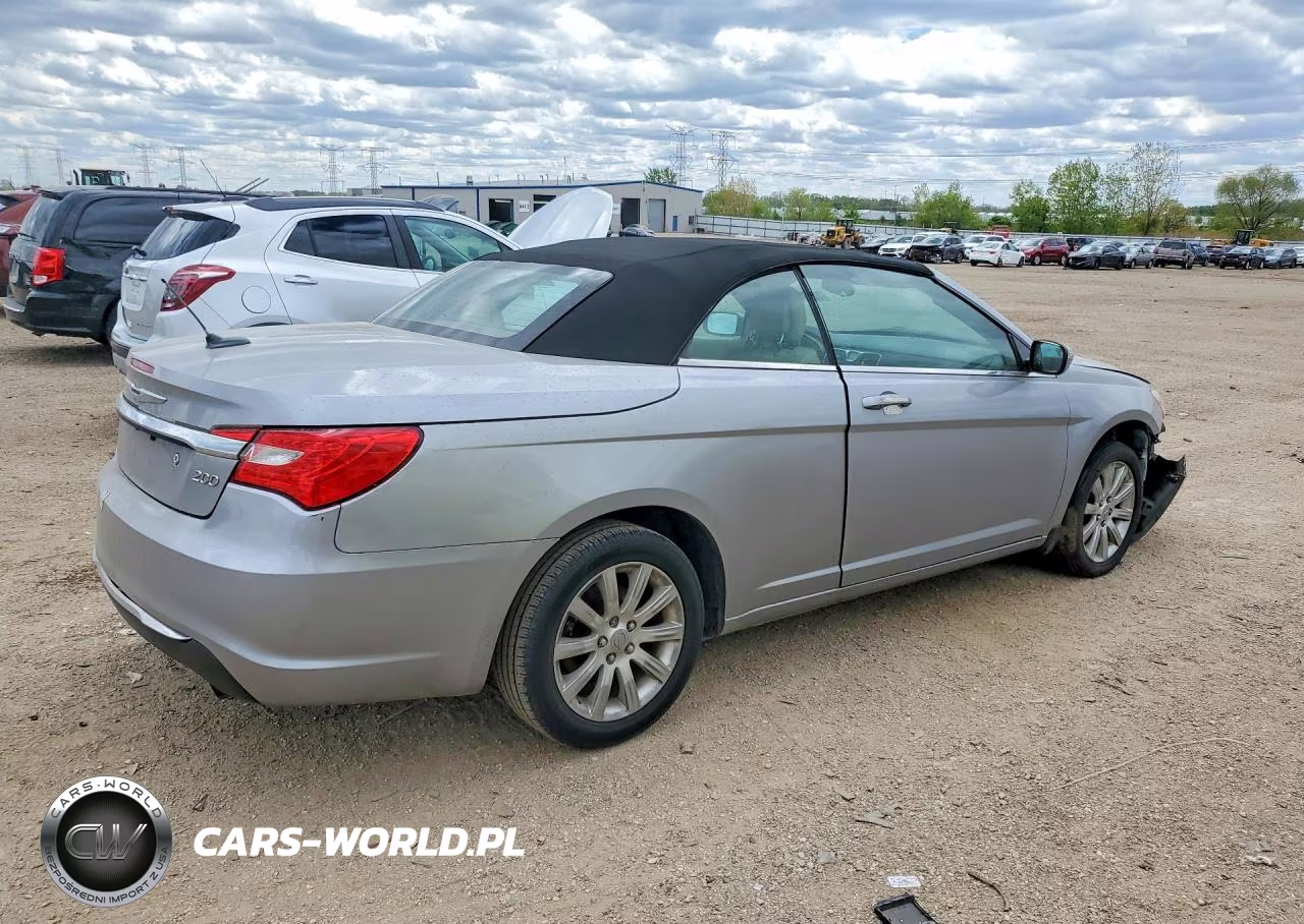 2013 Chrysler 200 Touring VIN:1C3BCBEB9DN511595 - 3