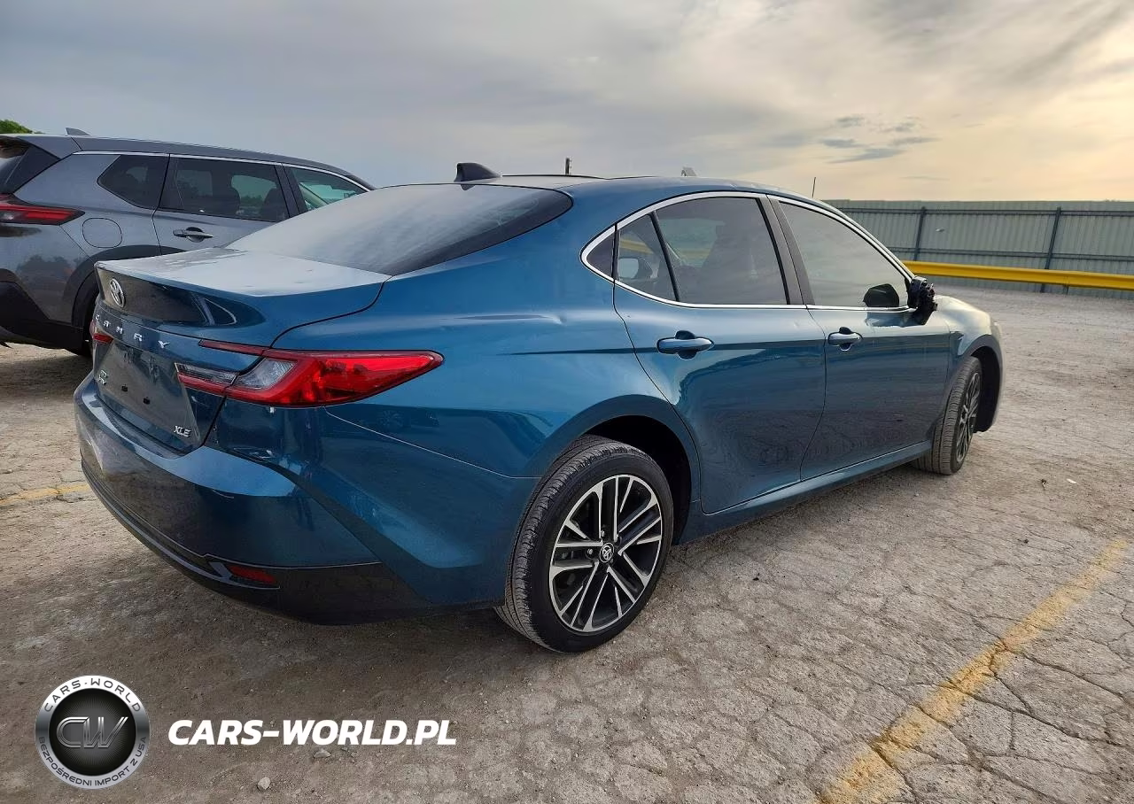 2025 Toyota Camry Xle VIN:4T1DBADK6SU542126 - 3