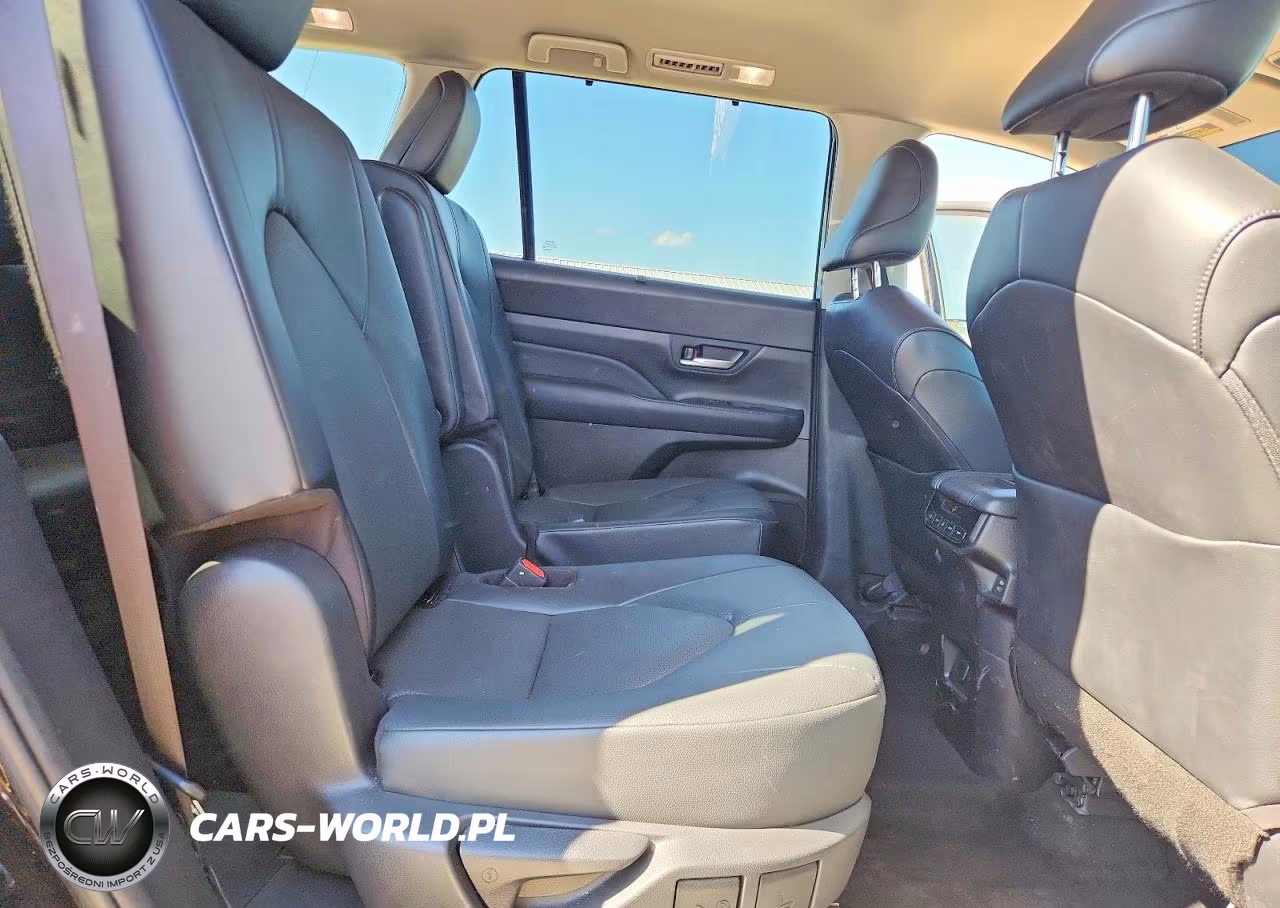 2024 Toyota Grand Highlander Xle VIN:5TDAAAB59RS024551 - 11