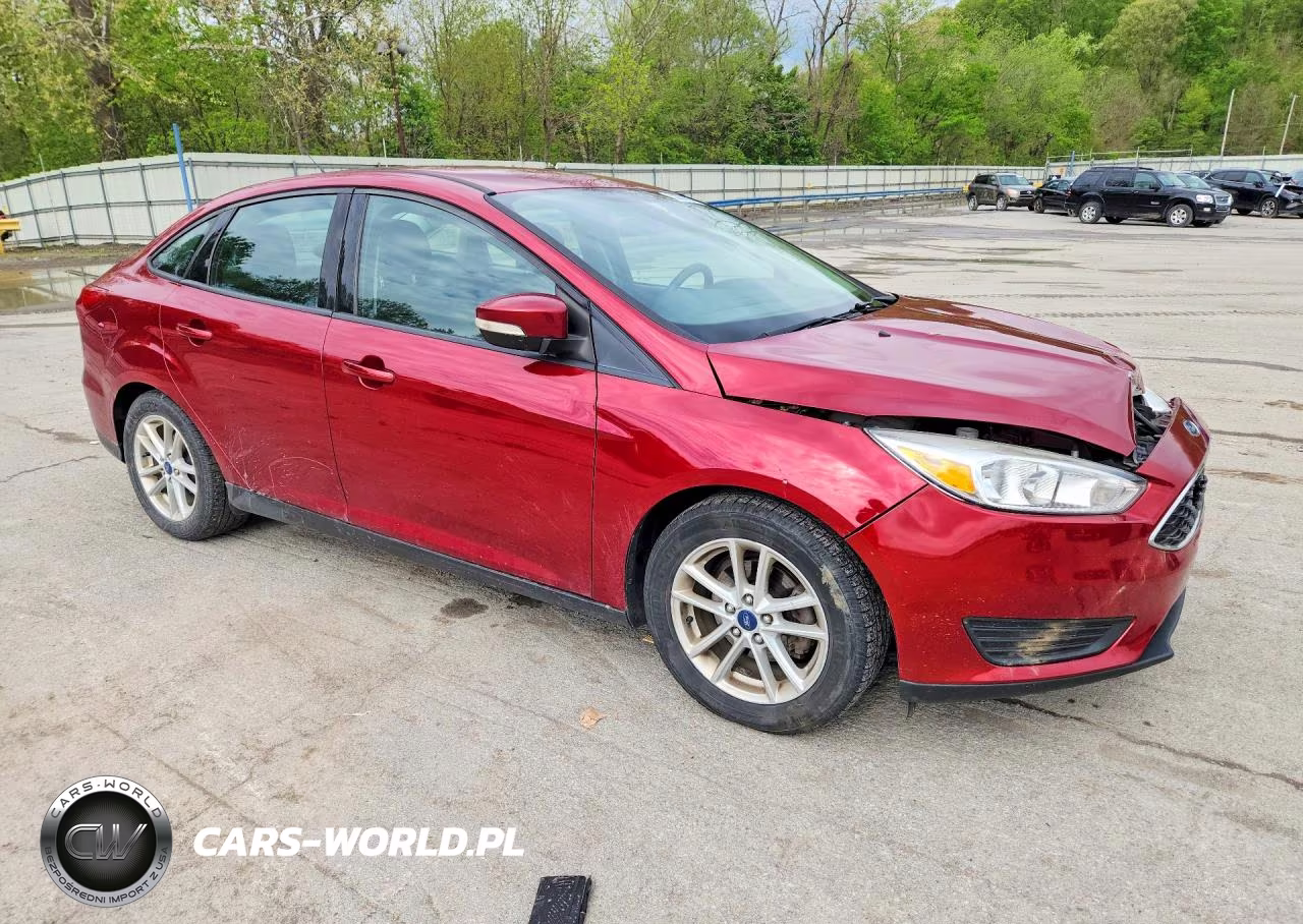 2017 Ford Focus Se VIN:1FADP3F28HL346787 - 4