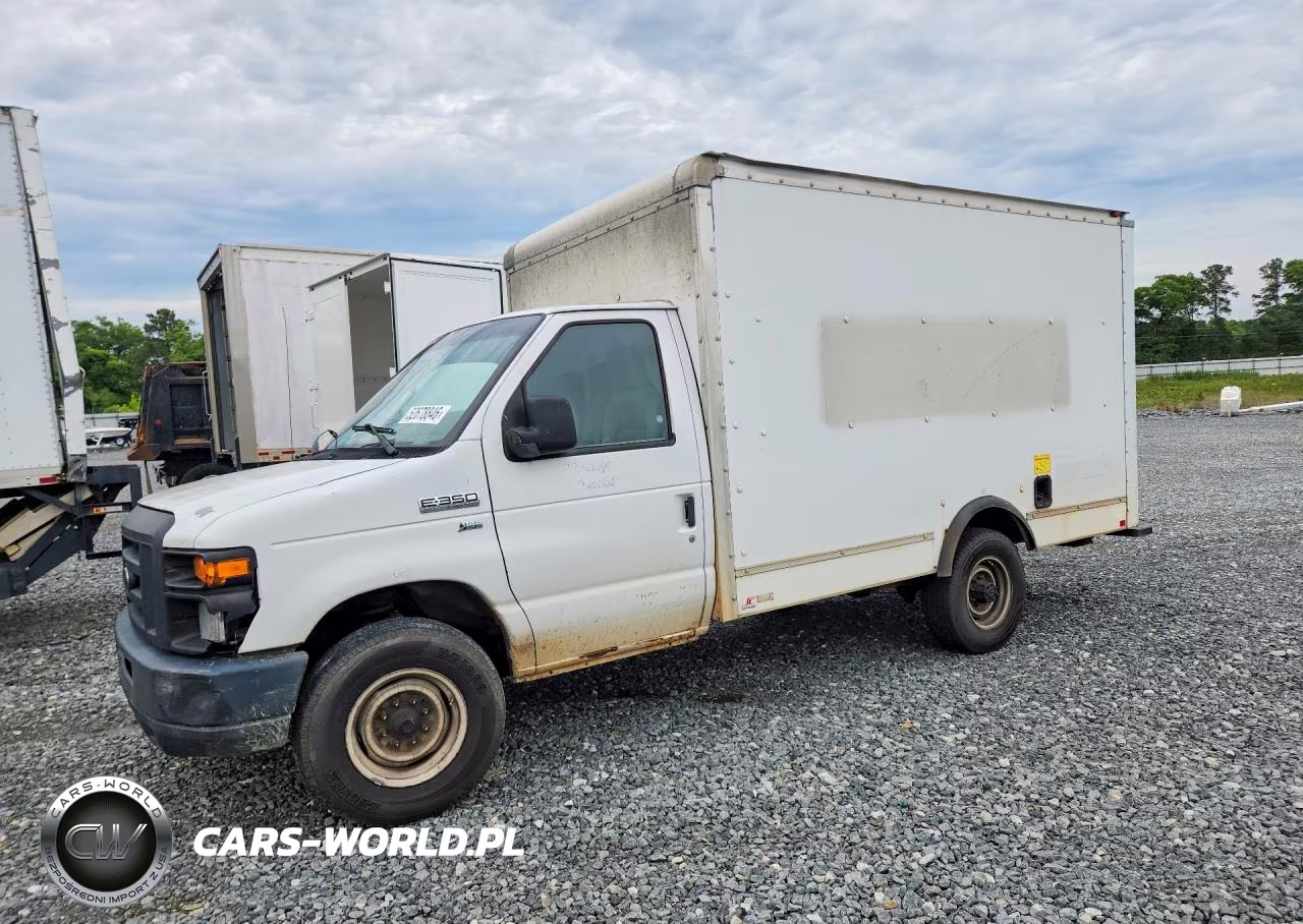 2014 Ford Econoline E350 Super Duty Cutaway Van