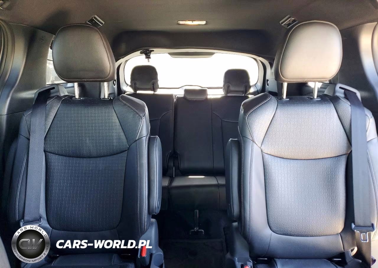 2026 Toyota Sienna Woodland Edition VIN:5TDCSKFC2TS231231 - 10