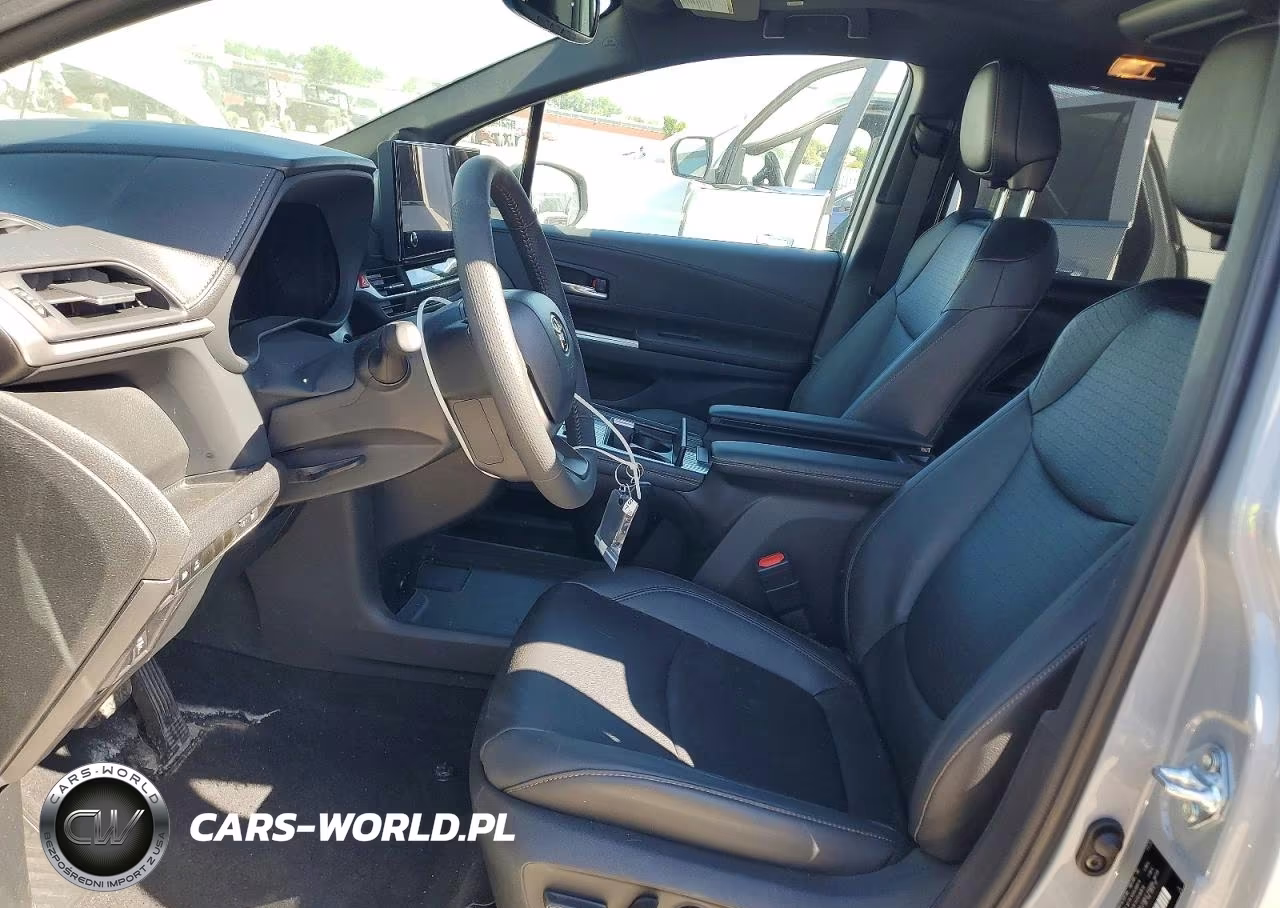 2026 Toyota Sienna Woodland Edition VIN:5TDCSKFC2TS231231 - 7
