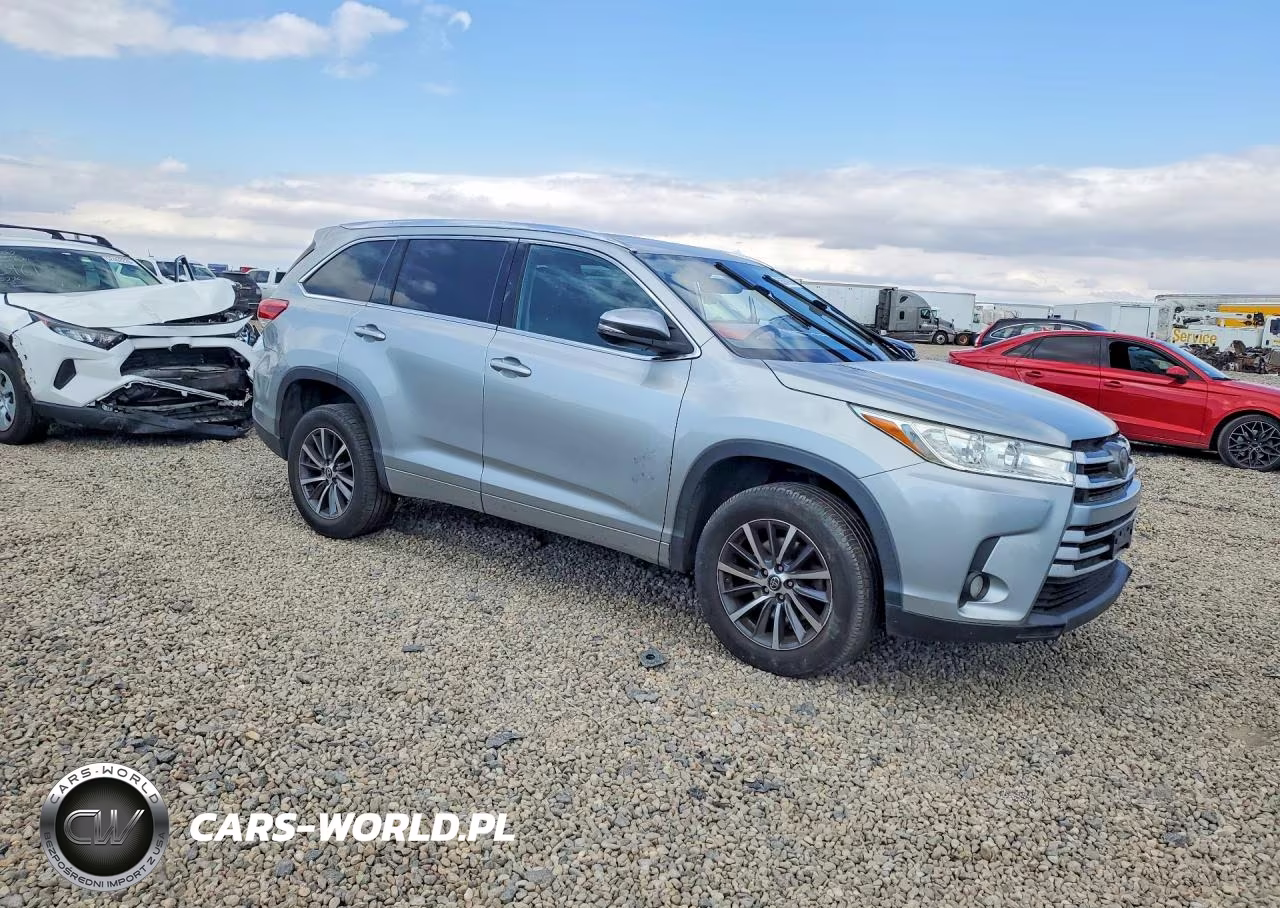 2018 Toyota Highlander Xle VIN:5TDKZRFH6JS548325 - 4