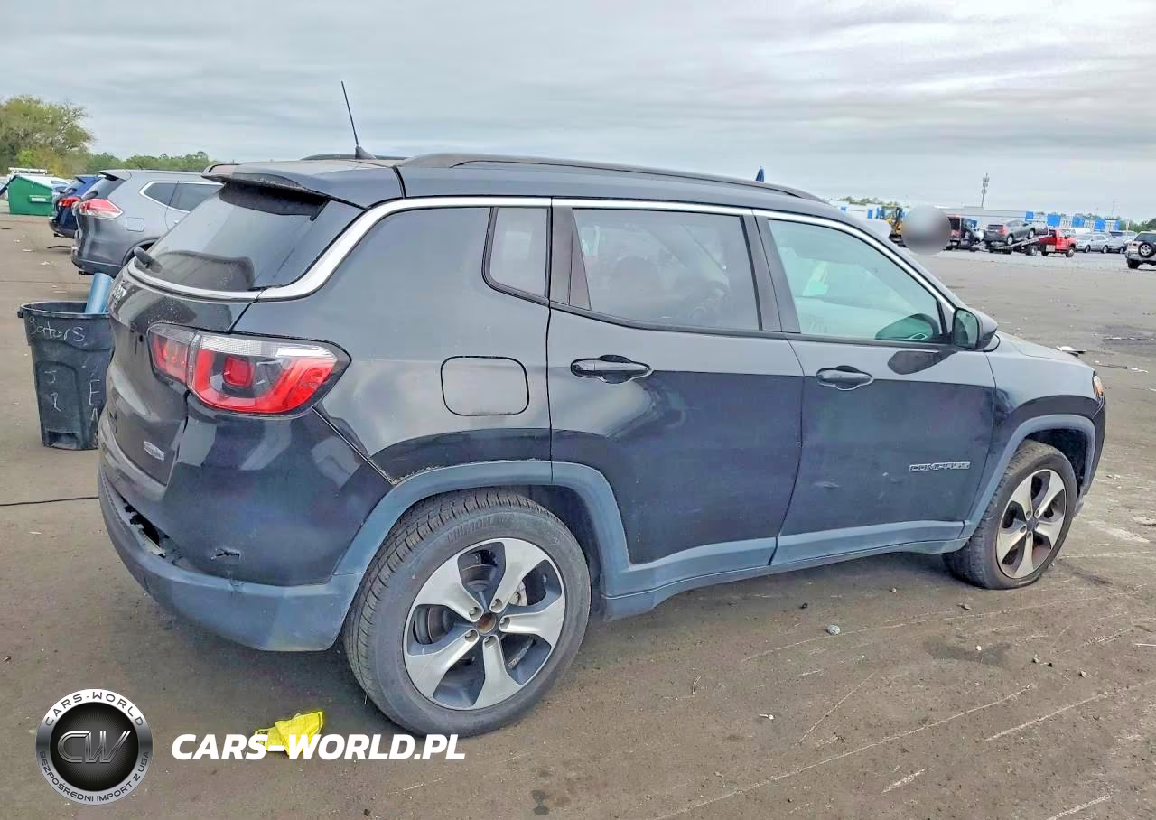 2018 Jeep Compass Latitude VIN:3C4NJCBBXJT182698 - 3