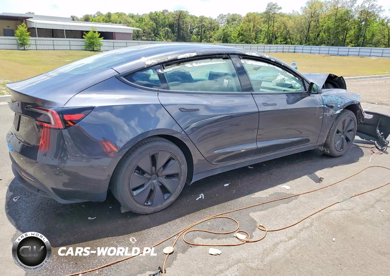 2024 Tesla Model 3 VIN:5YJ3E1EAXRF756164 - 3