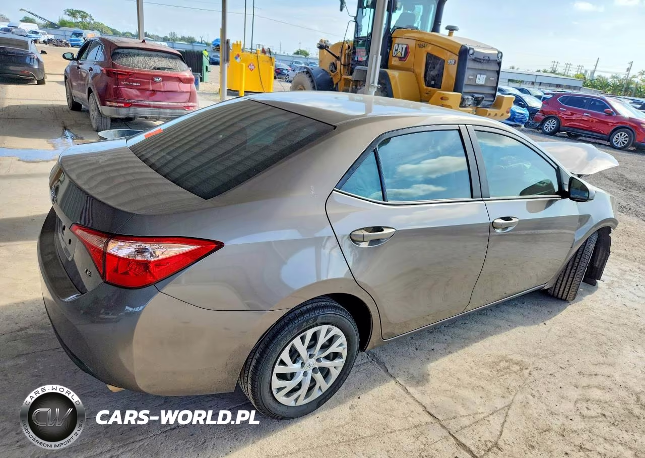 2019 Toyota Corolla Le VIN:5YFBURHE8KP944042 - 3