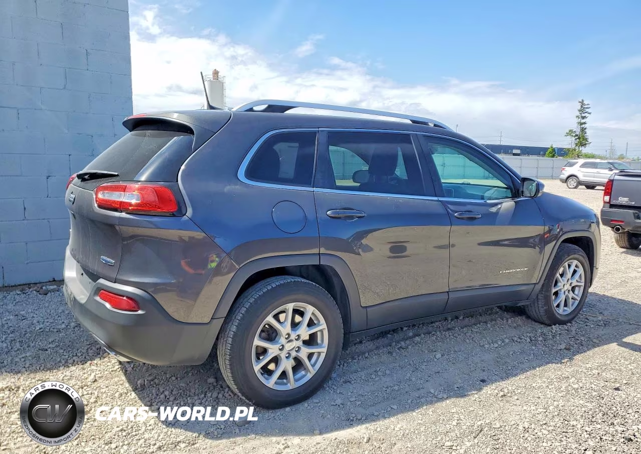 2017 Jeep Cherokee Latitude VIN:1C4PJMCSXHW579751 - 3