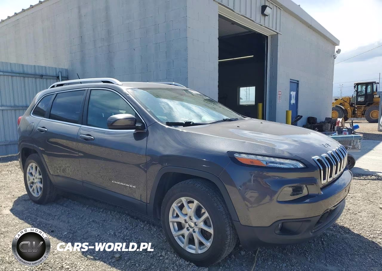 2017 Jeep Cherokee Latitude VIN:1C4PJMCSXHW579751 - 4