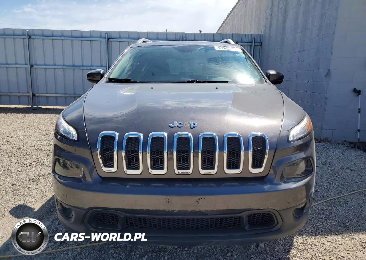 2017 Jeep Cherokee Latitude VIN:1C4PJMCSXHW579751 - 5