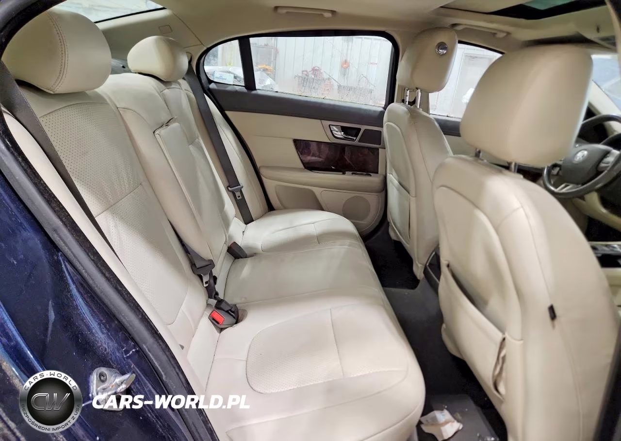 2010 Jaguar Xf Premium VIN:SAJWA0GB2ALR53017 - 10