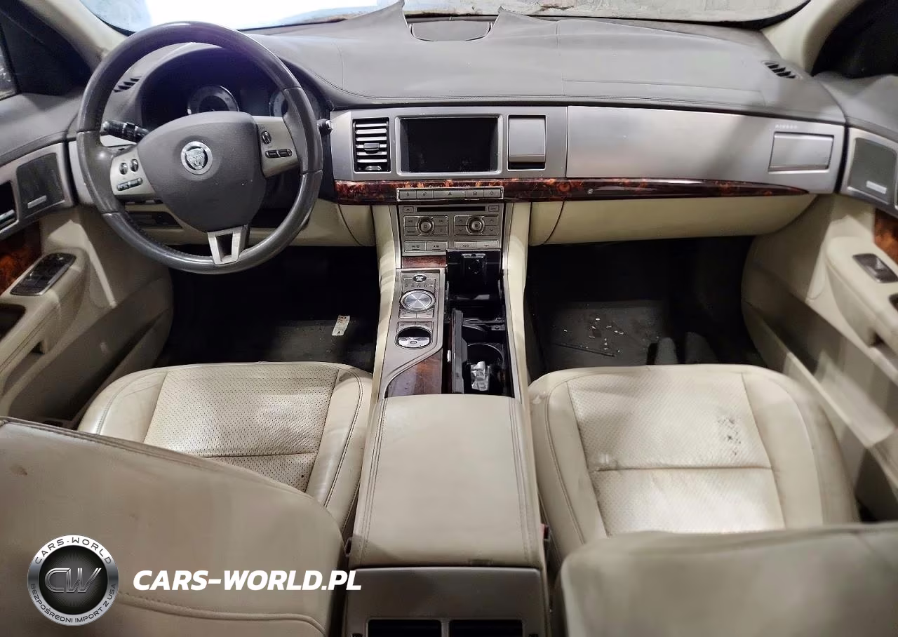 2010 Jaguar Xf Premium VIN:SAJWA0GB2ALR53017 - 8