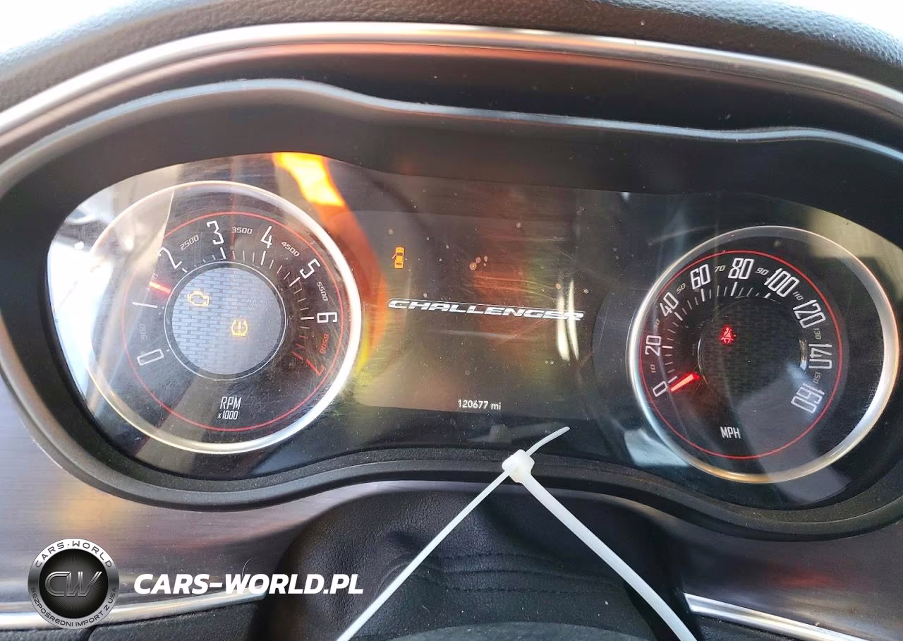 2018 Dodge Challenger Sxt VIN:2C3CDZAG1JH246364 - 9