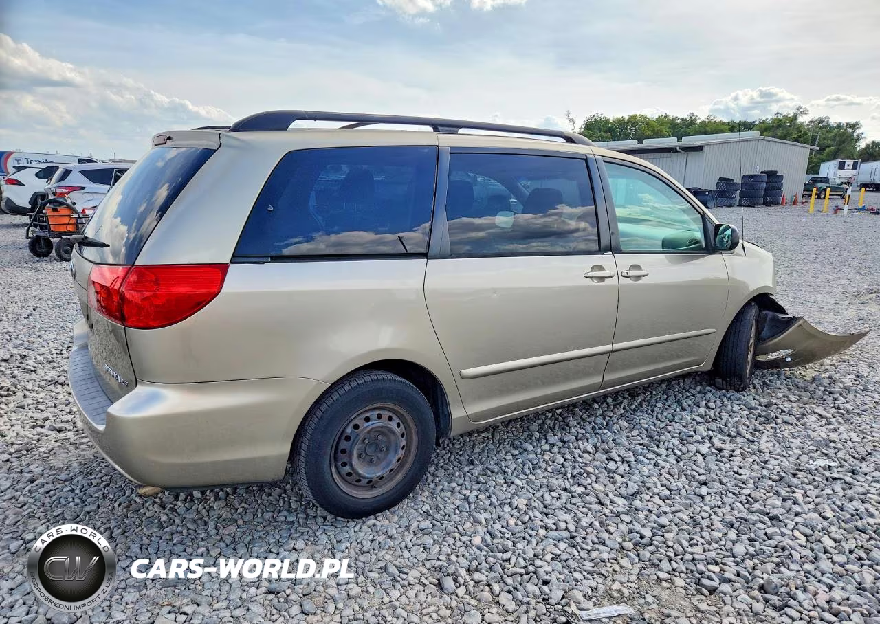 2010 Toyota Sienna Le 7-Passenger VIN:5TDKK4CC0AS289086 - 3