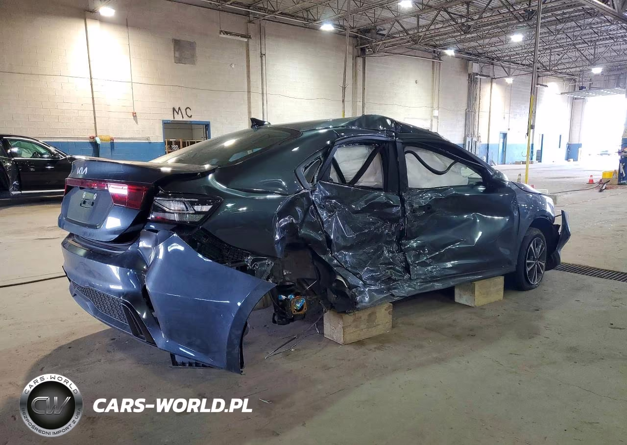 2023 Kia Forte Lxs VIN:3KPF24AD7PE603333 - 3