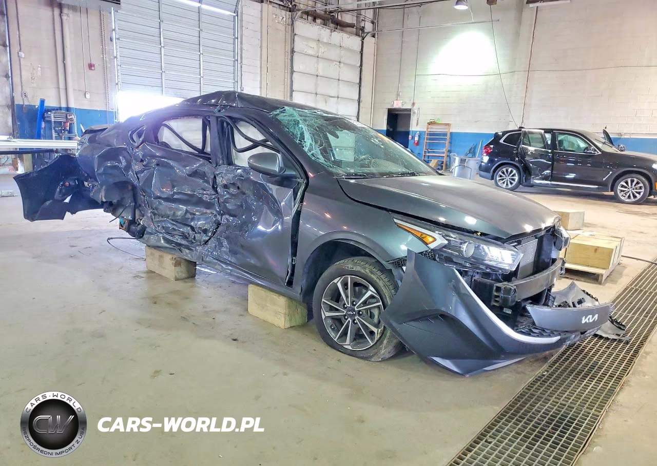 2023 Kia Forte Lxs VIN:3KPF24AD7PE603333 - 4