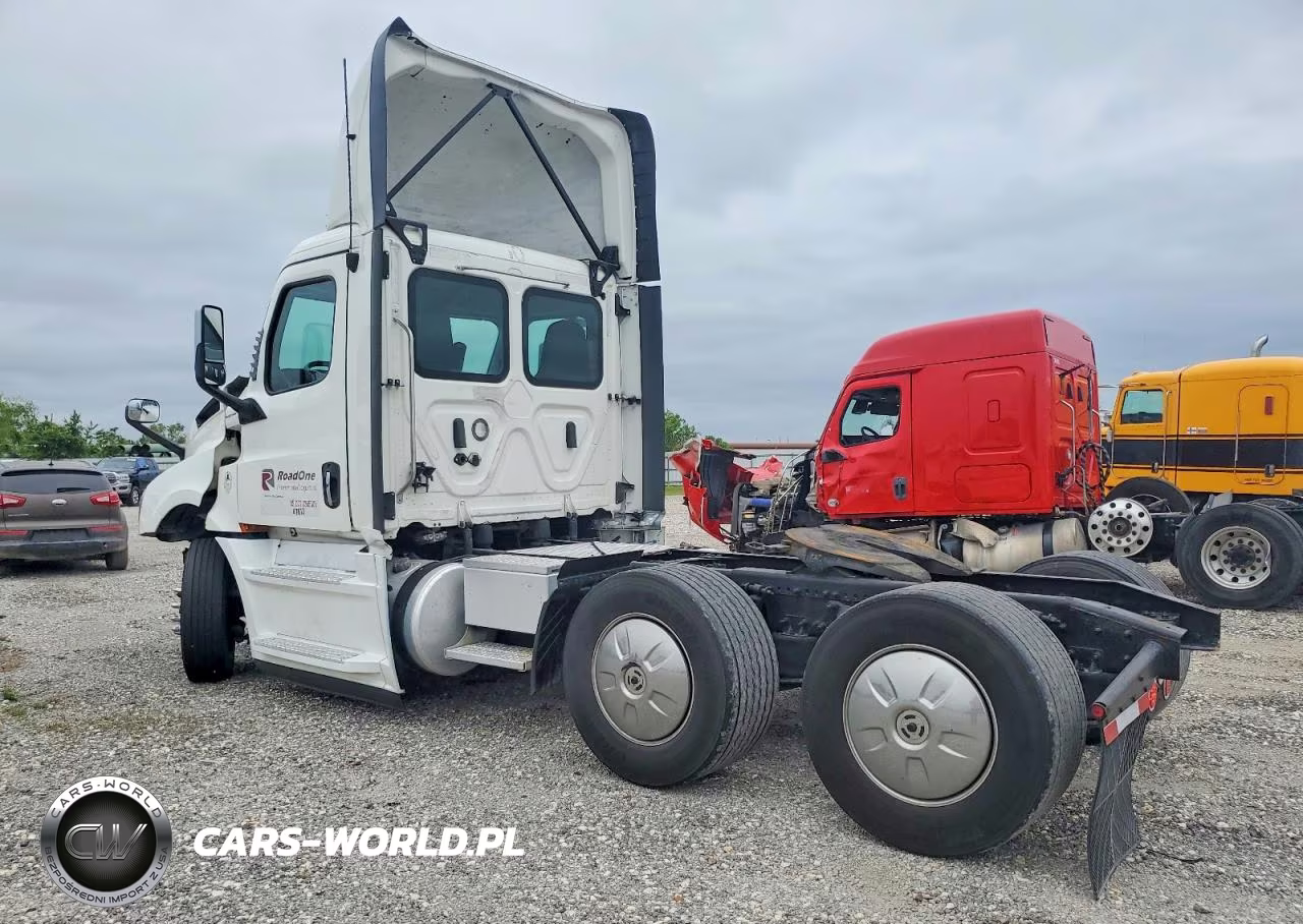 2018 Freightliner Cascadia 126 Semi Truck VIN:3AKJHLDV9JSJL6029 - 3