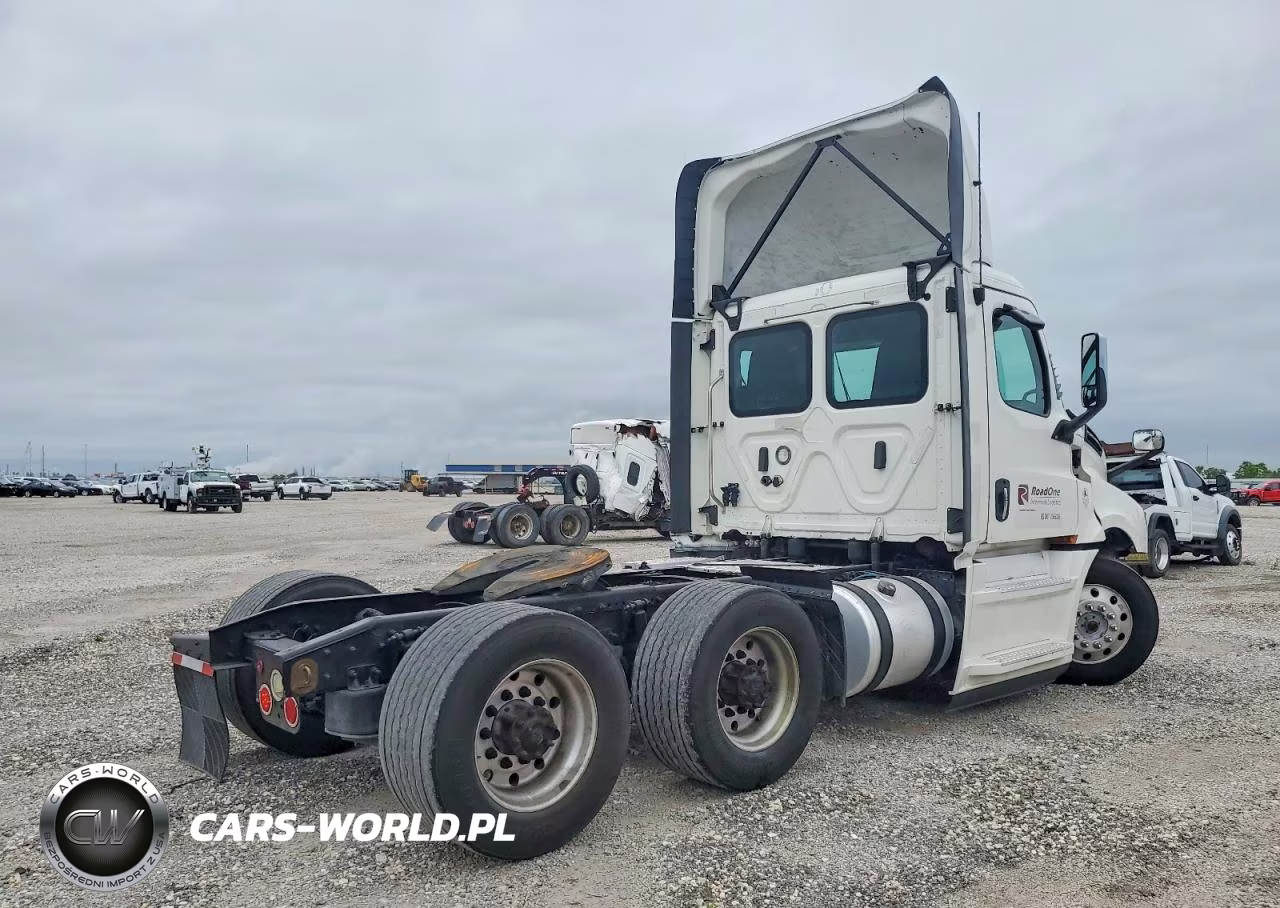 2018 Freightliner Cascadia 126 Semi Truck VIN:3AKJHLDV9JSJL6029 - 4
