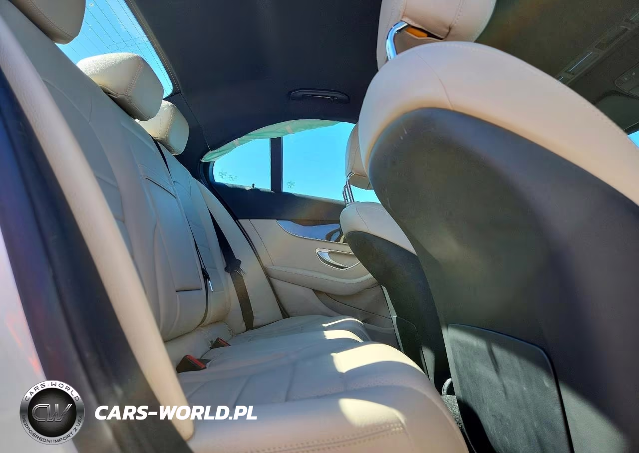 2018 Mercedes-Benz C 300 4Matic VIN:55SWF4KB3JU239073 - 10