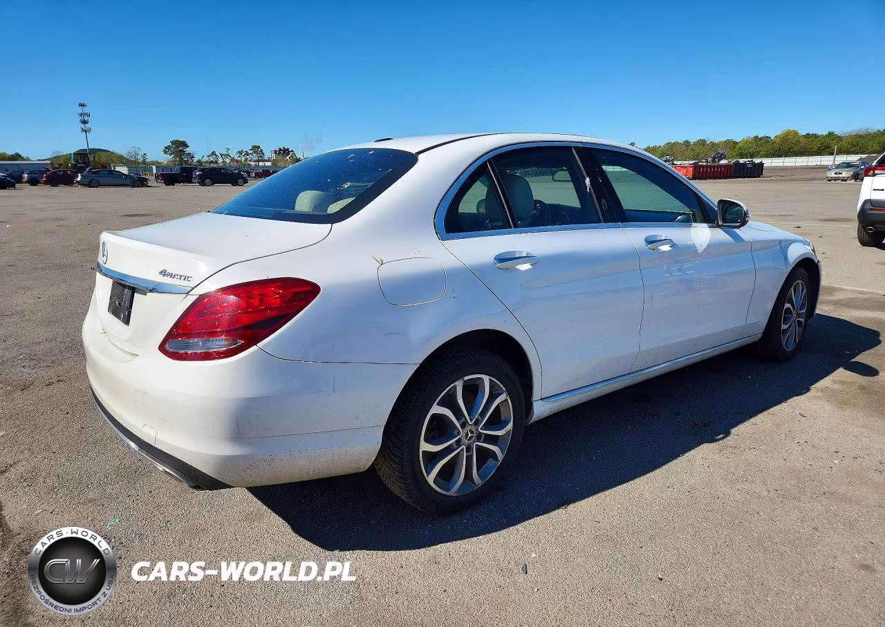 2018 Mercedes-Benz C 300 4Matic VIN:55SWF4KB3JU239073 - 3