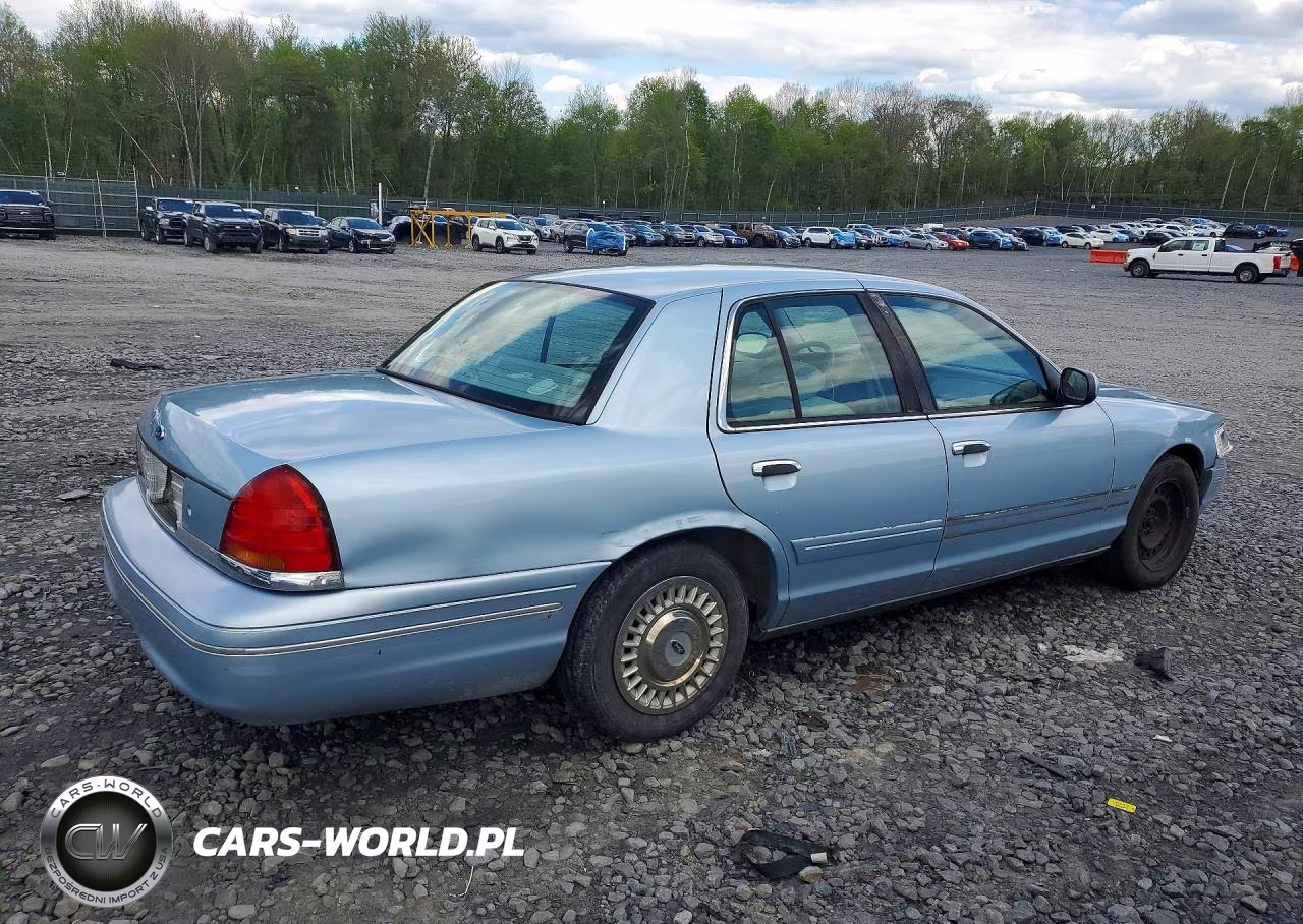 2001 Ford Crown Victoria VIN:2FAFP73W91X104476 - 3