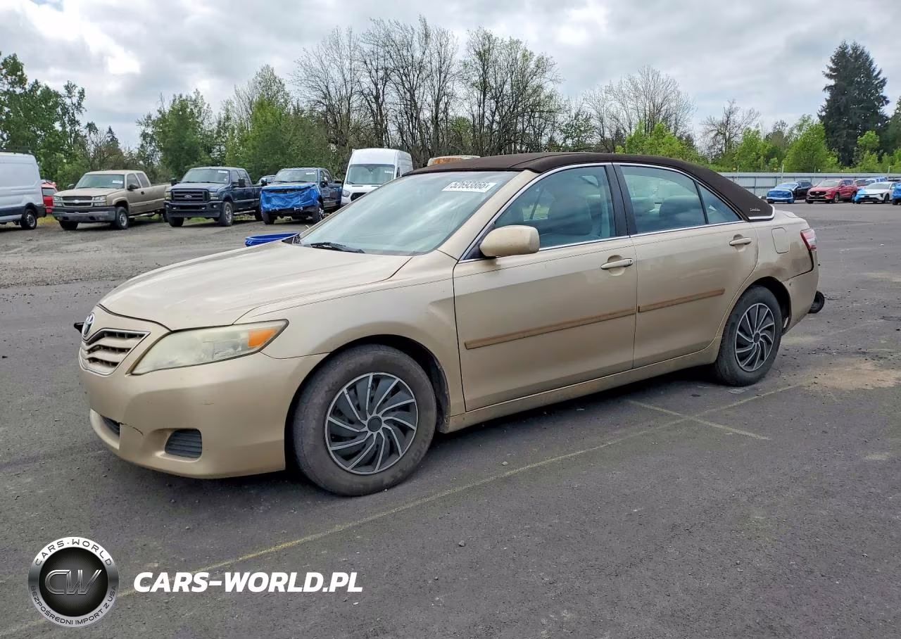 2010 Toyota Camry Le – zdjęcie 1 z 12