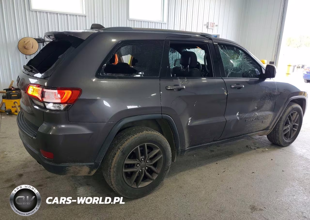 2016 Jeep Grand Cherokee Laredo VIN:1C4RJFAG0GC366942 - 3