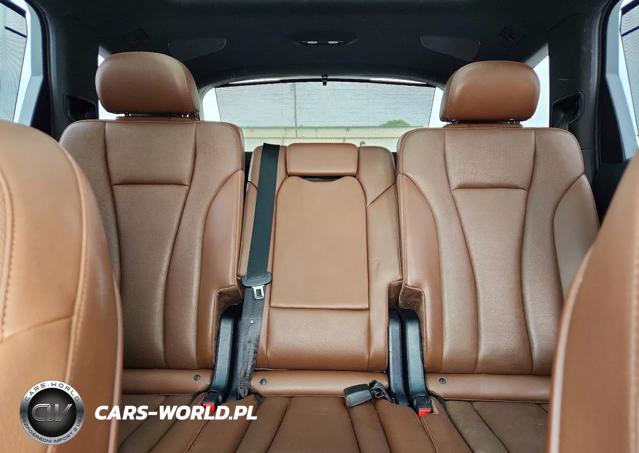 2017 Audi Q7 3.0T Premium VIN:WA1VAAF75HD034866 - 10