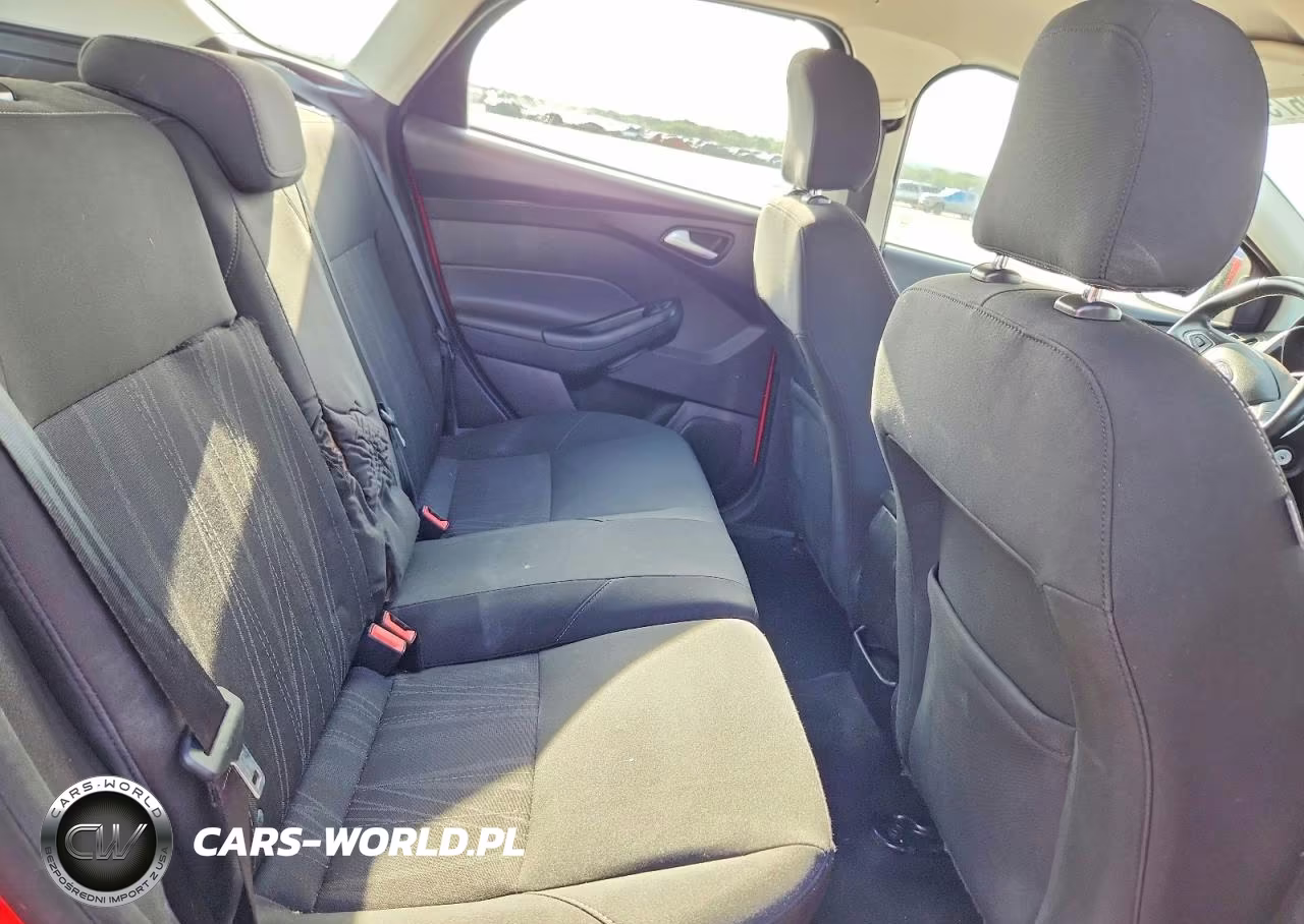 2015 Ford Focus Se VIN:1FADP3K21FL240426 - 10