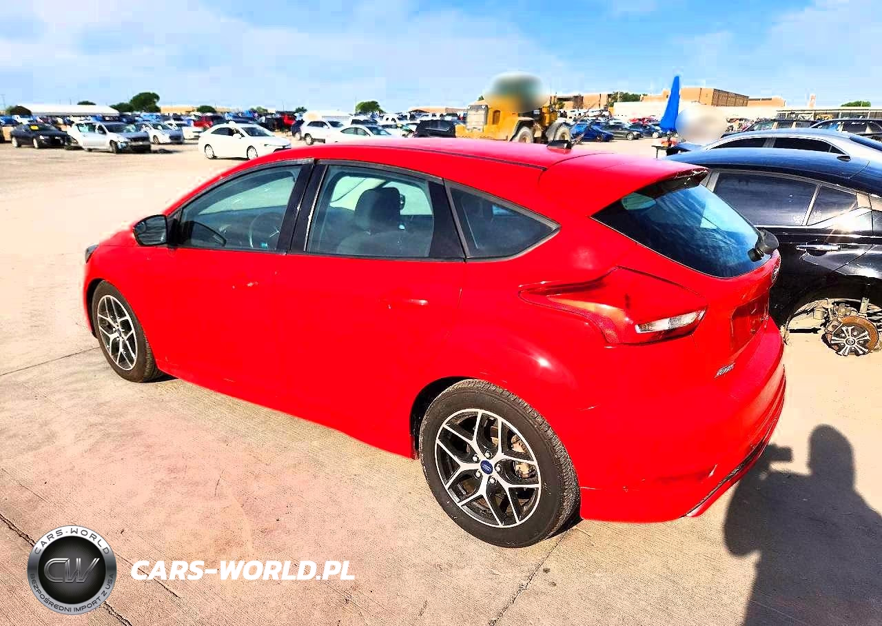 2015 Ford Focus Se VIN:1FADP3K21FL240426 - 2