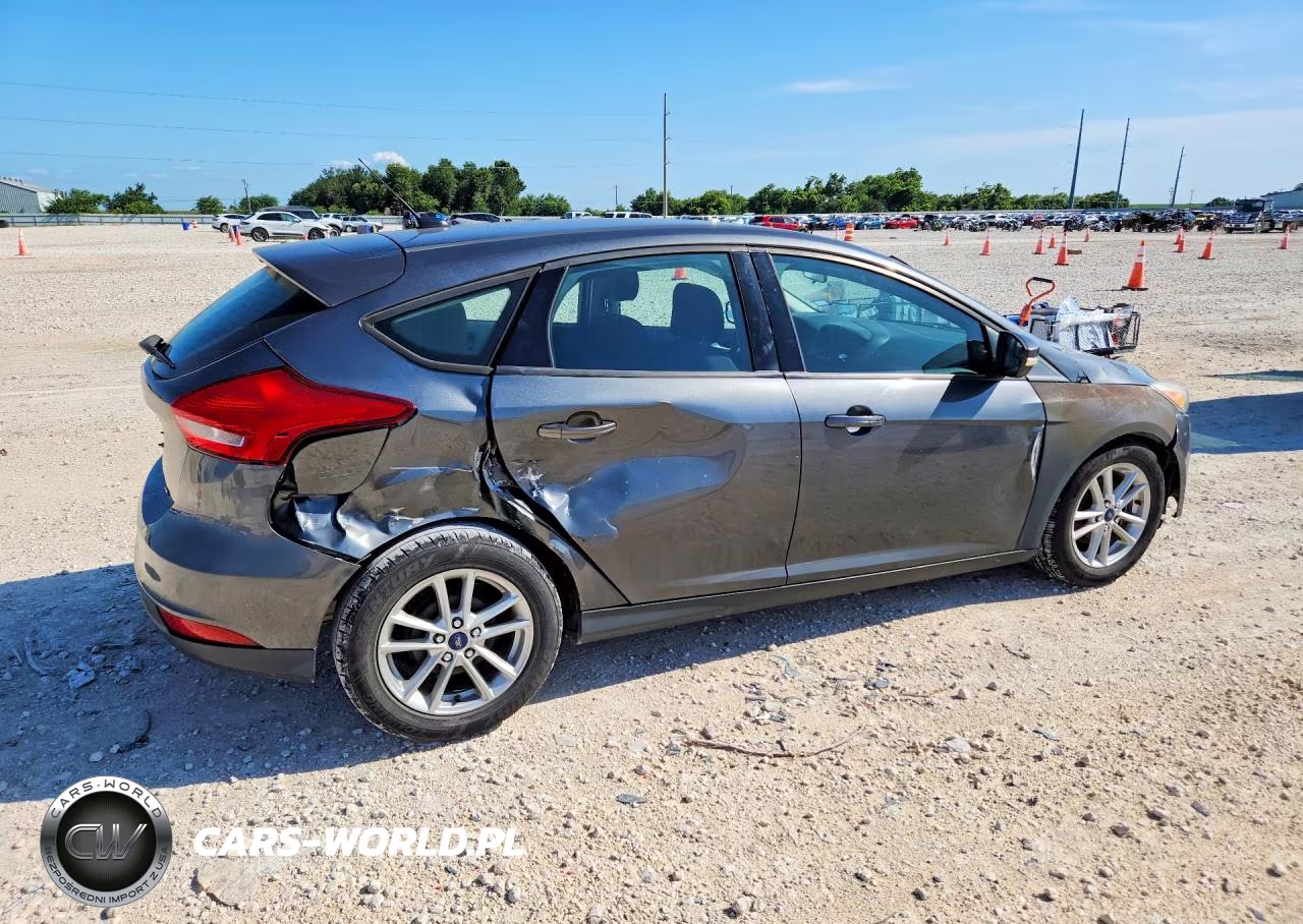 2017 Ford Focus Se VIN:1FADP3K2XHL216192 - 3