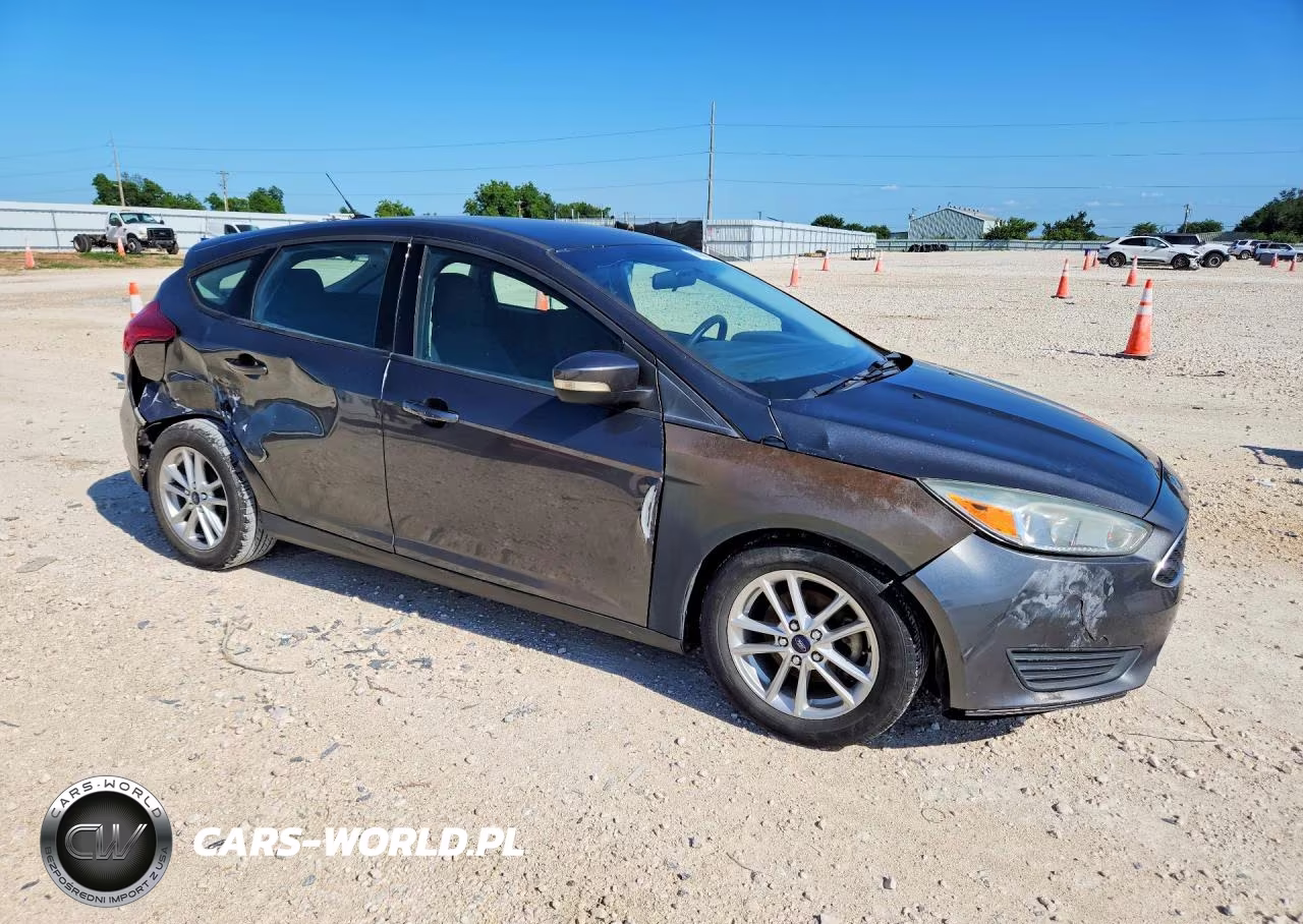 2017 Ford Focus Se VIN:1FADP3K2XHL216192 - 4