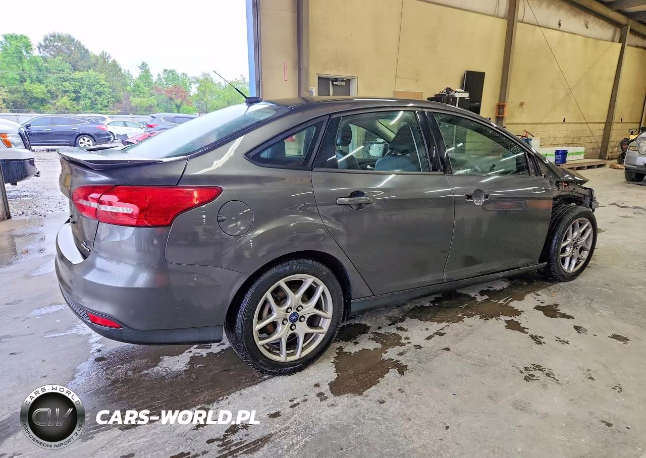 2015 Ford Focus Se VIN:1FADP3F26FL216049 - 3