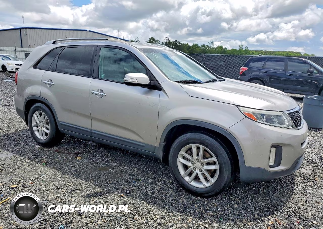 2015 Kia Sorento Lx VIN:5XYKT4A61FG593557 - 4